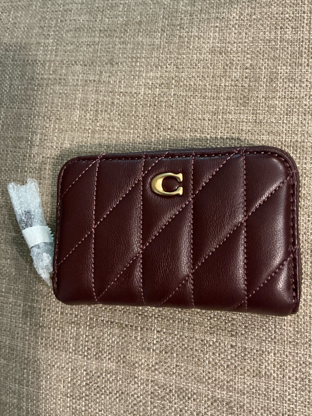 Coach Essential Small Zip Around Card Case With Pillow Quilting